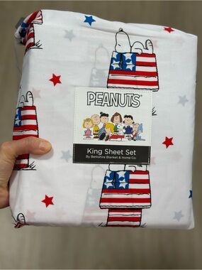 Peanuts King Sheet Set - White with Red & Blue Stars